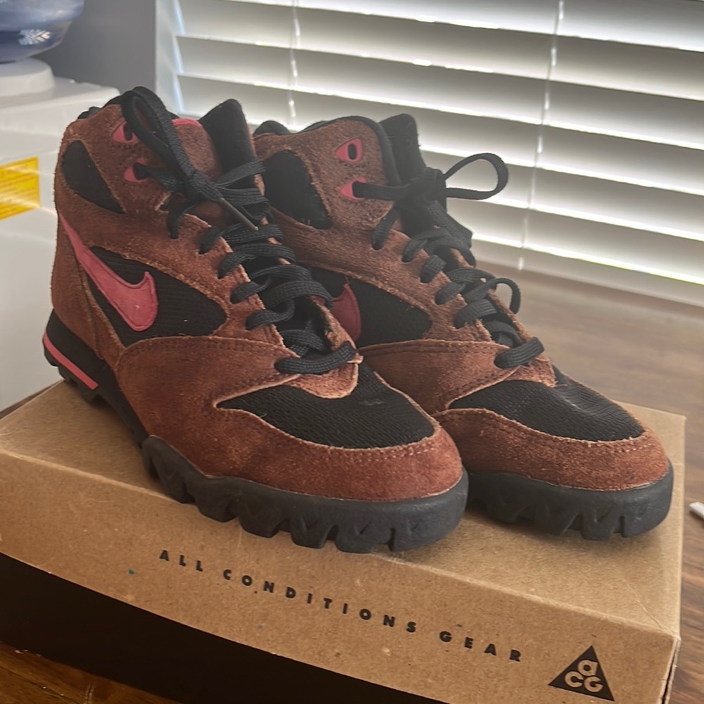 Vintage Nike boots